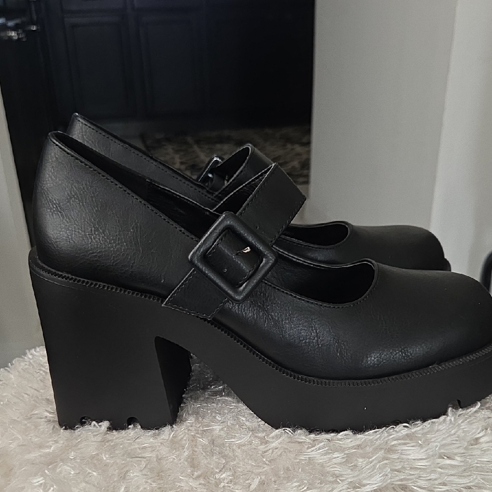 Madden Girl Black Platform Mary Jane Pumps - Picture 2 of 10